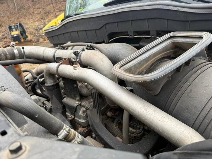 2012-international-7400-image-16