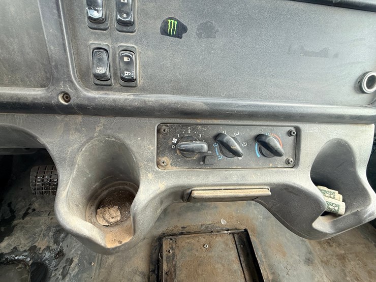 2004-caterpillar-c7-image-76