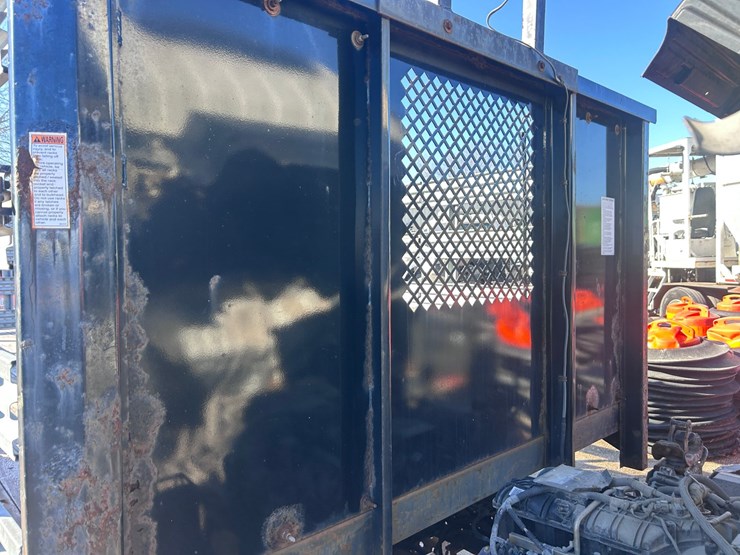 2013-isuzu-npr-image-42