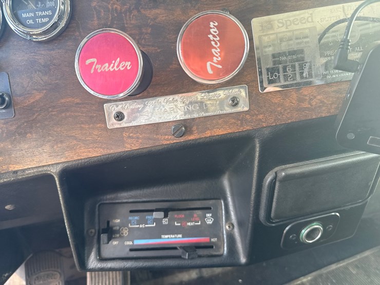 1994-peterbilt-359-image-57