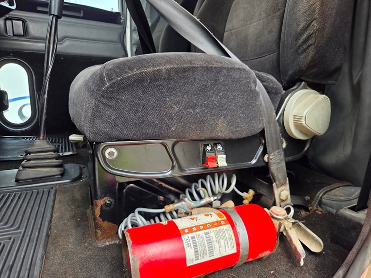 2002-peterbilt-379-image-79