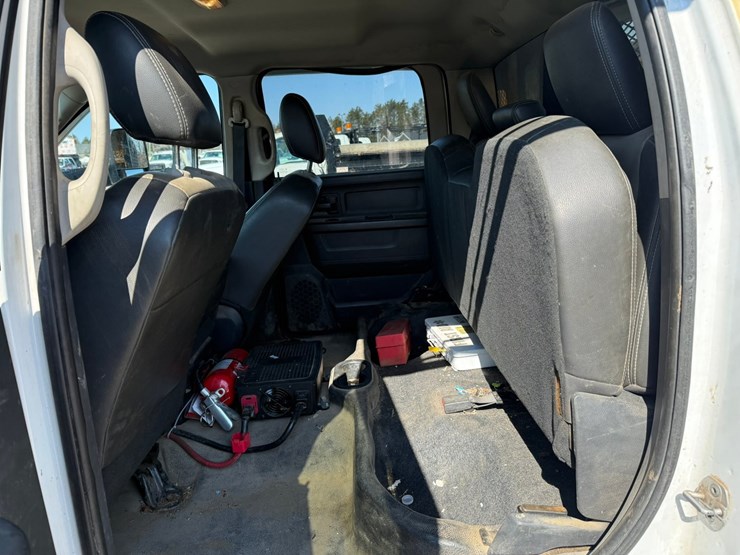 #2047-•-2012-ram-5500-heavy-duty-4x4-service-truck-image-37