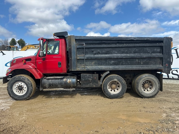 2006-international-7400-image-2