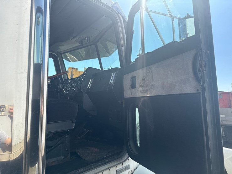 1994-peterbilt-359-image-51