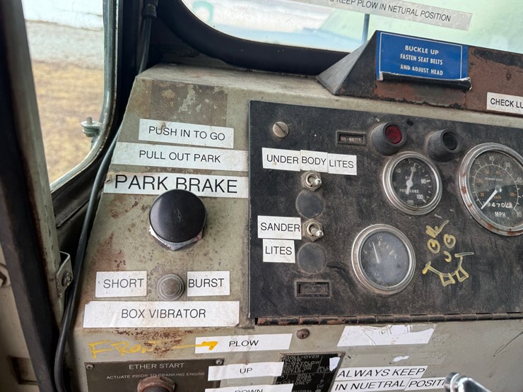 1986-oshkosh-wt2206-image-50