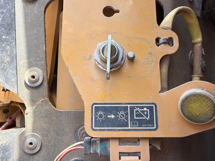 2018-caterpillar-12m3-image-64