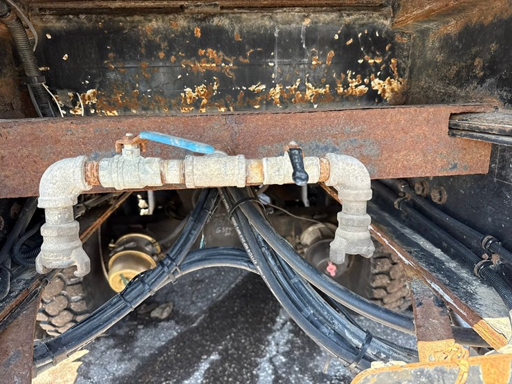 2010-international-7400-image-29