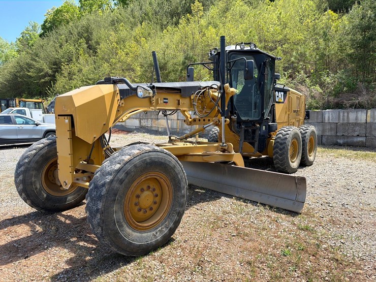 2018-caterpillar-12m3-image-1