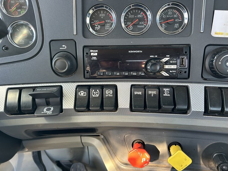 2020-kenworth-t880-image-69