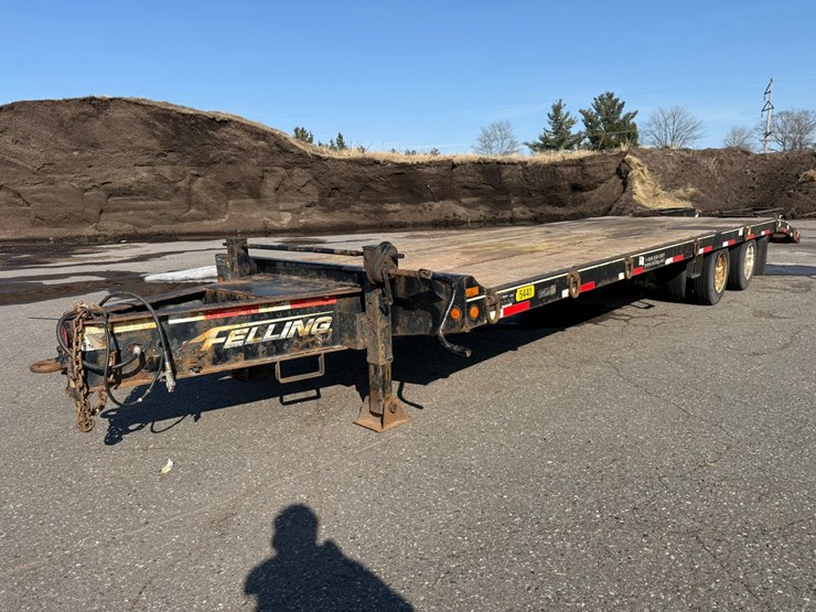 #1099-•-butler-26'-equipment-trailer-image-23