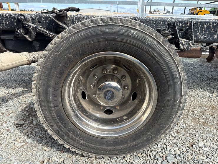 2015-ford-f550-image-47