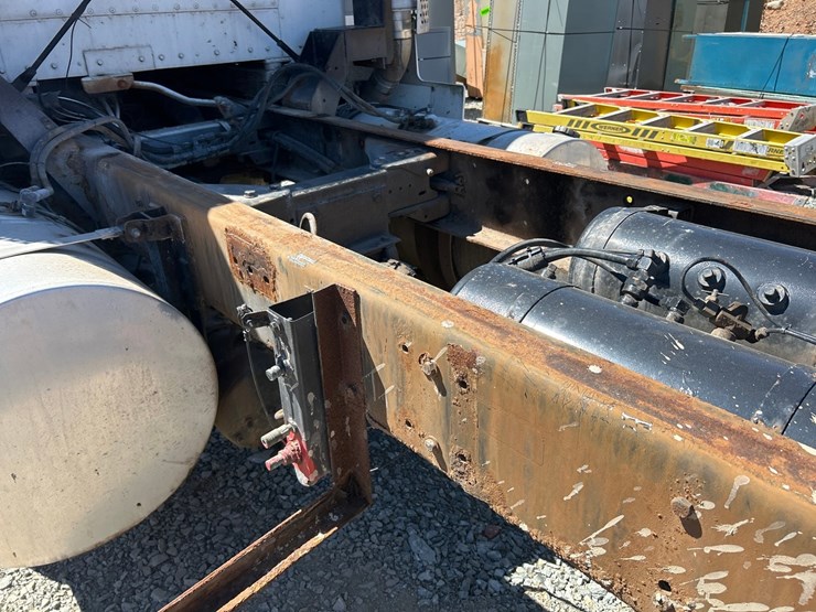 1994-massey-ferguson-8-image-21