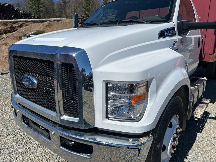 2023-ford-f750-image-9