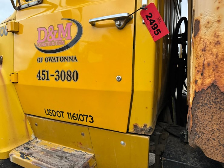 1977-ford-8000-image-12