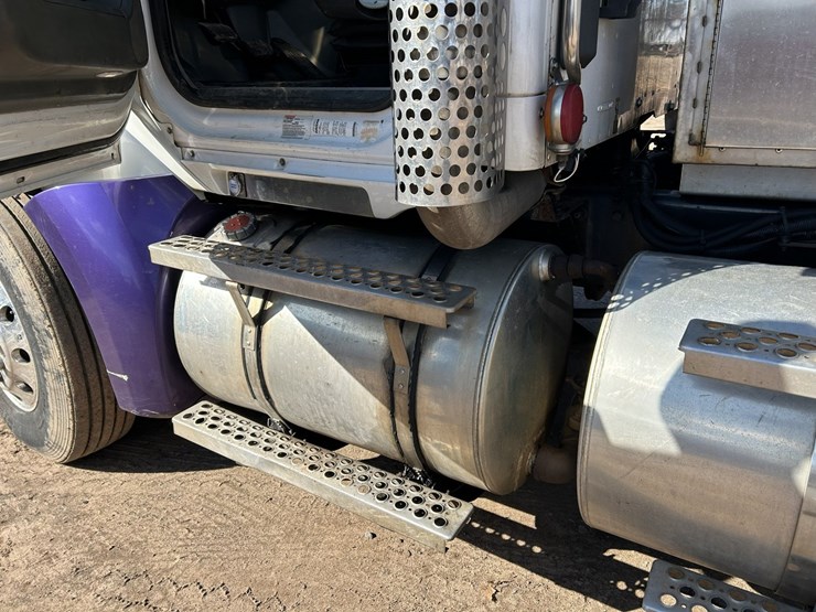 2020-kenworth-t880-image-21