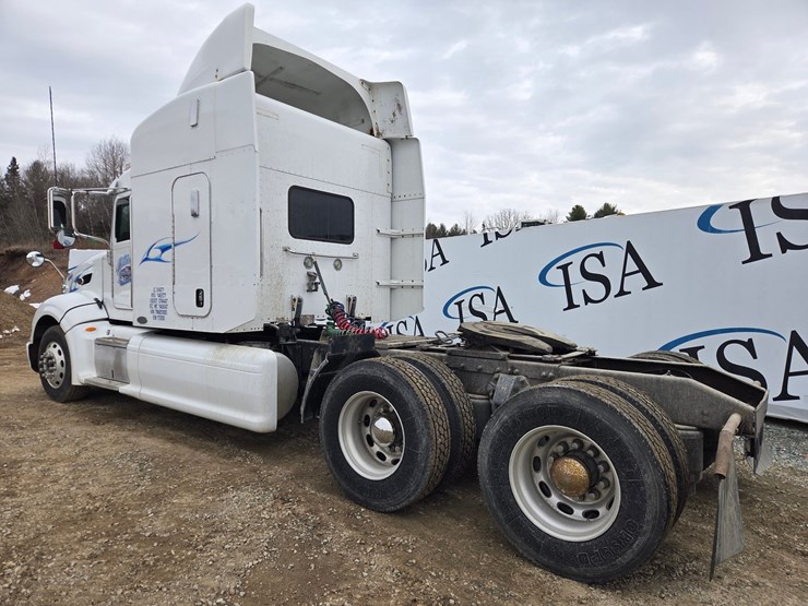 2007-peterbilt-579-image-3