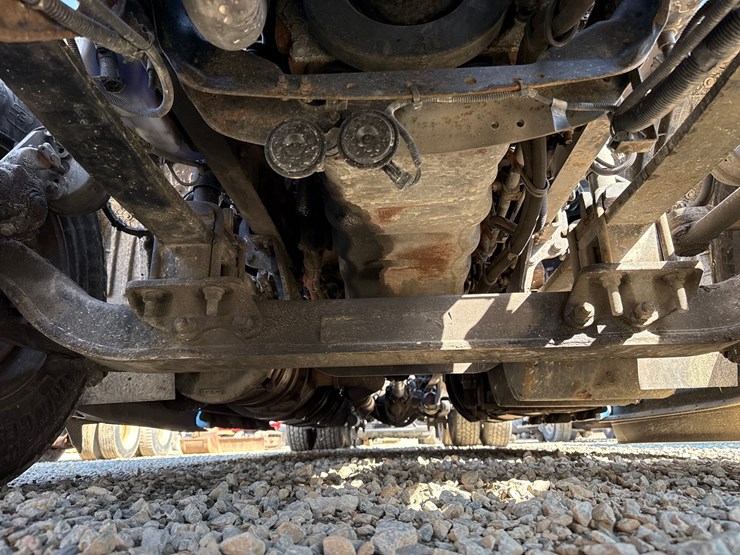 #2199-•-2020-international-a26-sleeper-cab-truck-tractor-image-53