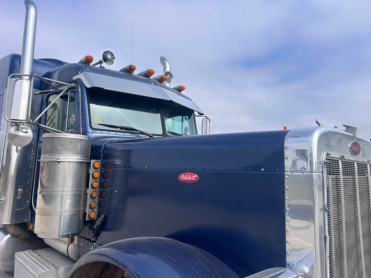 2000-peterbilt-379-image-22