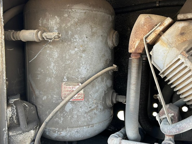 peterbilt-365-image-23