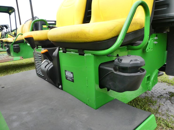 2024-john-deere-tx-4x2-image-10