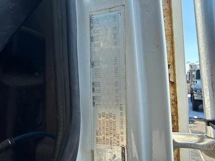 2002-freightliner-fl80-image-71