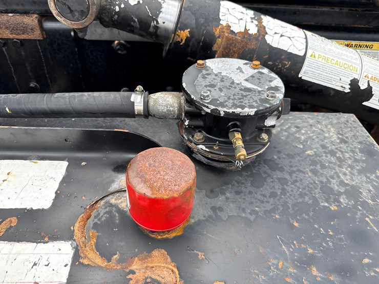 2016-massey-ferguson-8-image-32