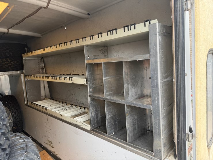 #1048-•-2009-gmc-c5500-specialty-service-truck-image-35