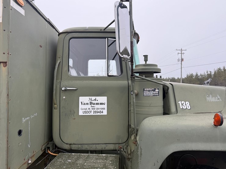 1984-mack-dm492s-image-37