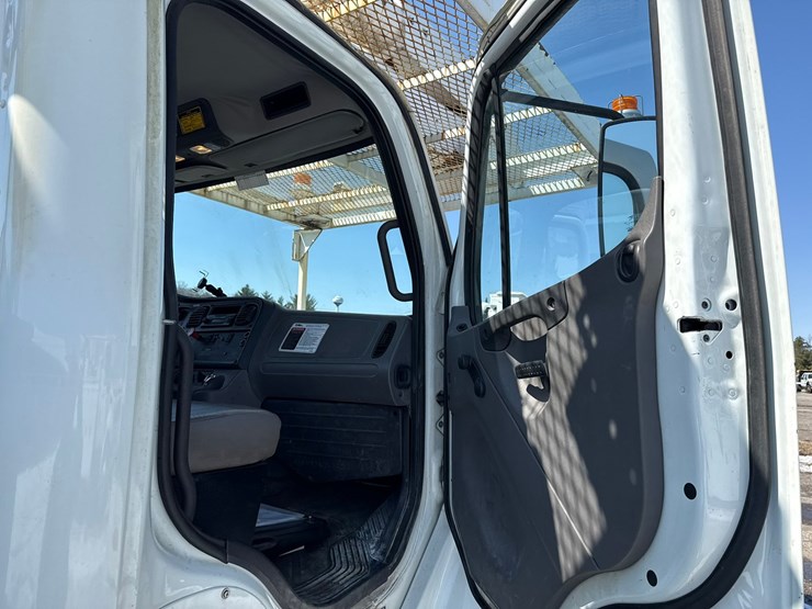 #1070-•-2012-freightliner-boom/crane-truck-image-42