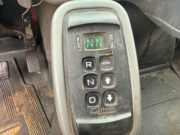 2012-international-7400-image-64