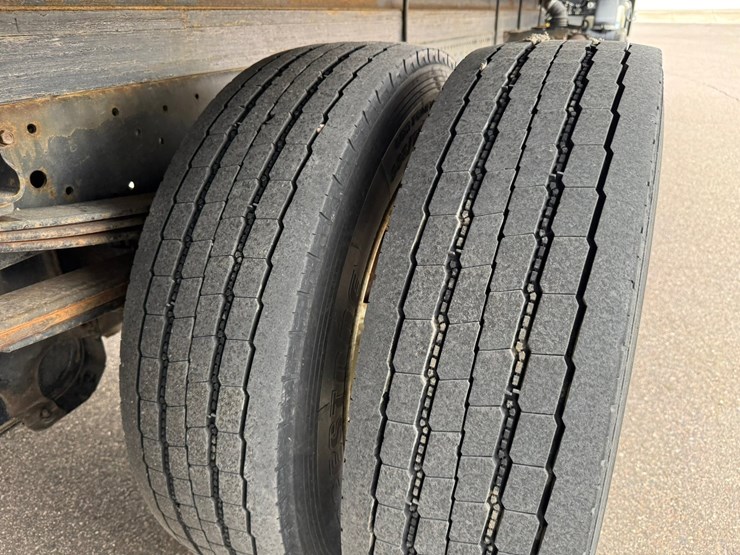 2019-isuzu-nrr-image-54