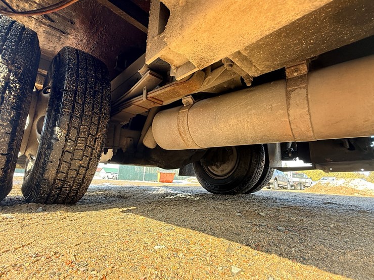 2004-isuzu-npr-image-66