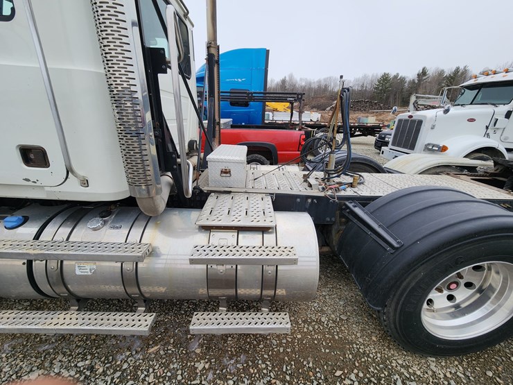 2014-massey-ferguson-8-image-18