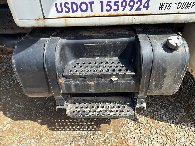 2000-international-4700-image-34