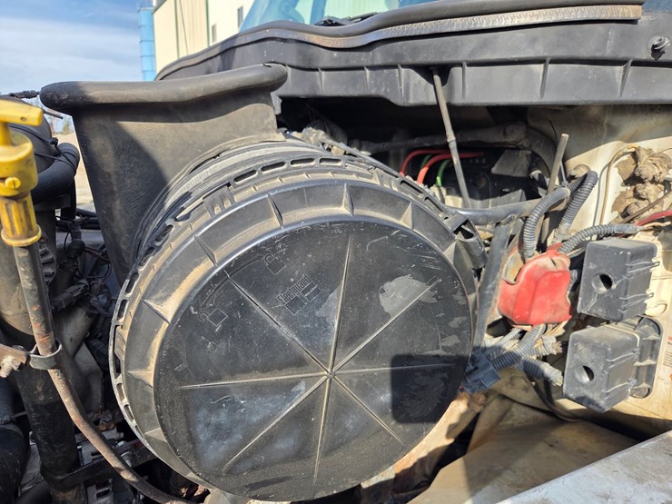 2012-international-7600-image-43