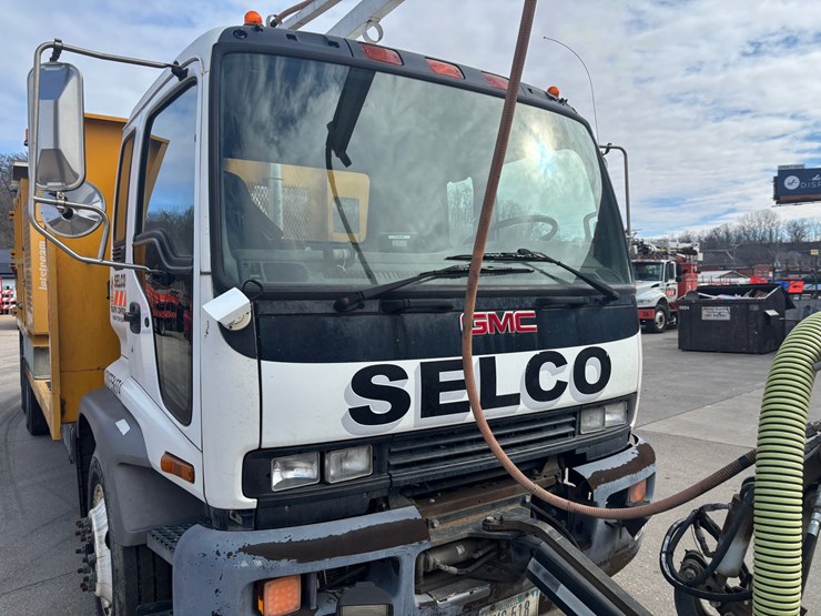 2005-gmc-t7500-image-11