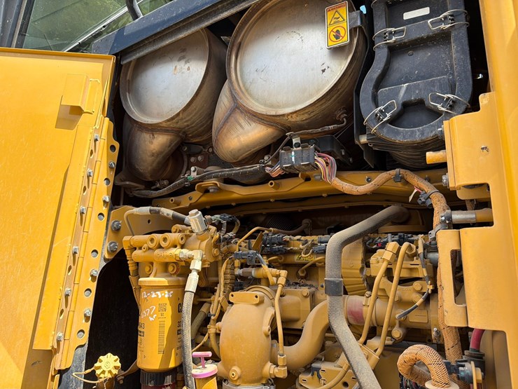 2018-caterpillar-12m3-image-63