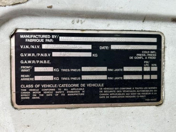 2004-freightliner-fl80-image-34