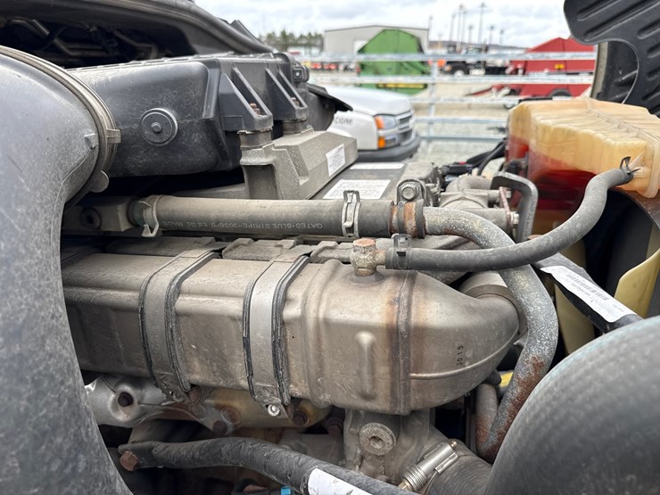 2016-massey-ferguson-8-image-26