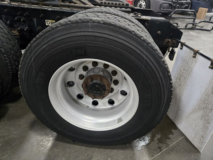 2017-kenworth-t680-image-81