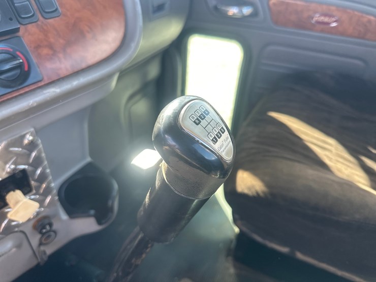 2008-peterbilt-386-image-34