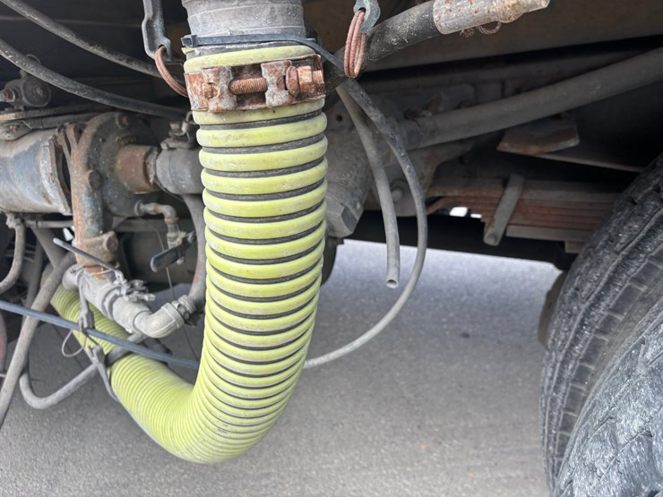 2005-gmc-t7500-image-71