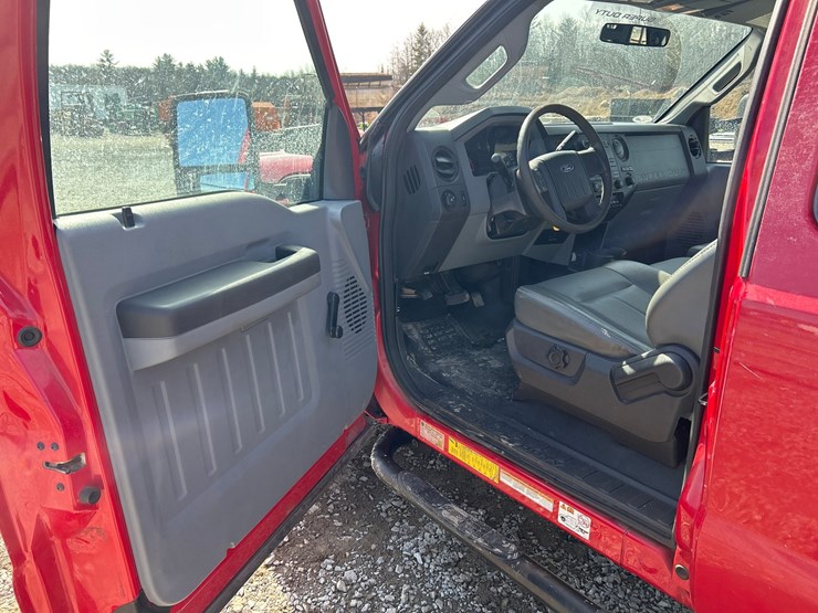 2011-ford-f550-image-55
