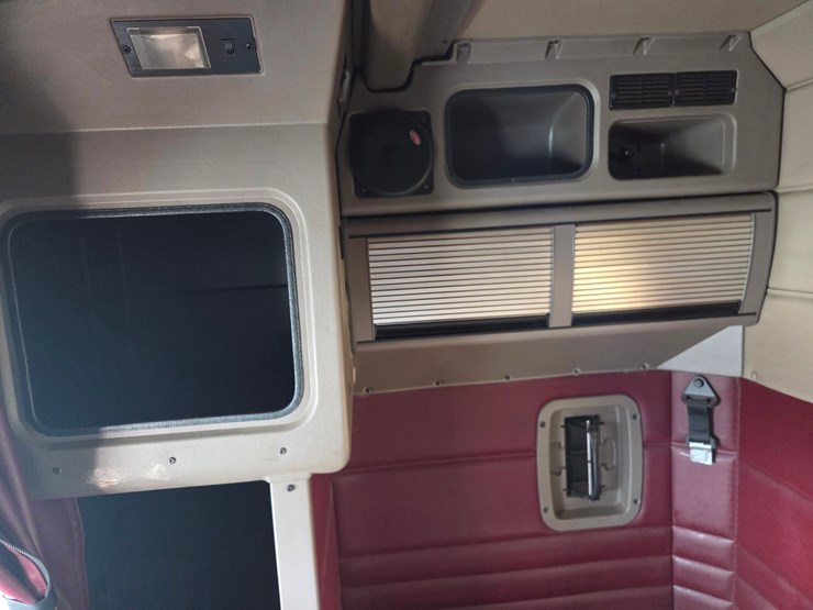 2007-peterbilt-579-image-60