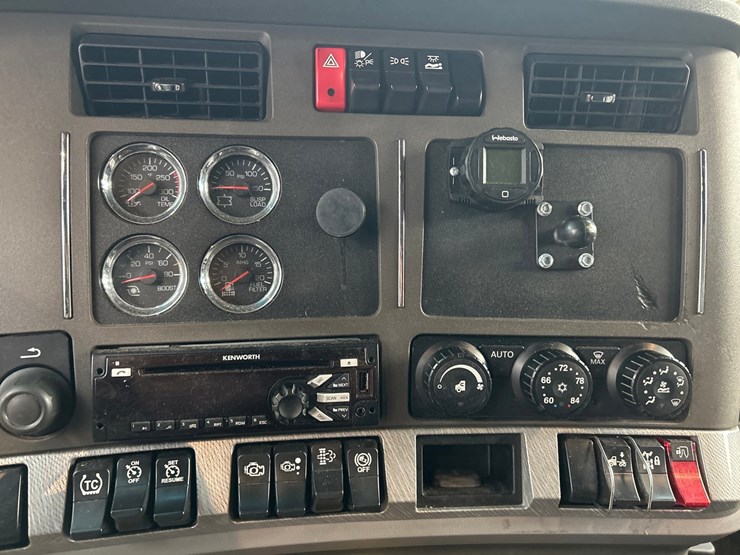 2016-kenworth-t680-image-56