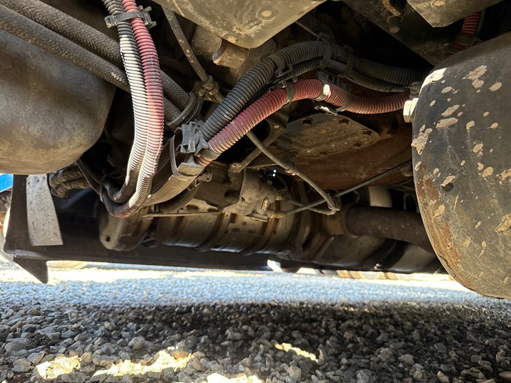 #2199-•-2020-international-a26-sleeper-cab-truck-tractor-image-54