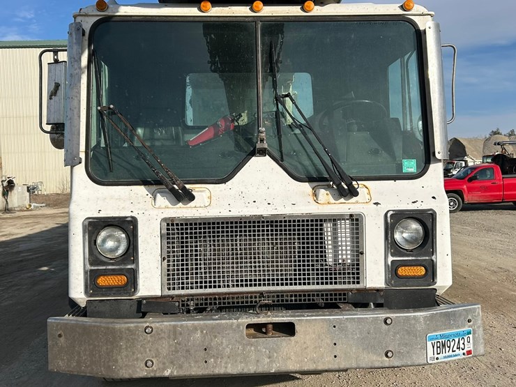 #2237-•-2006-mack-tri-axle-concrete-placement-truck-image-9