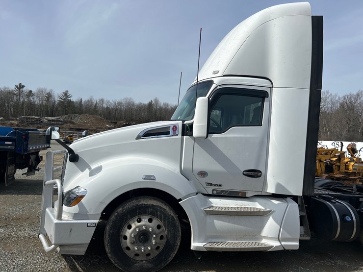 2017-kenworth-t680-image-17