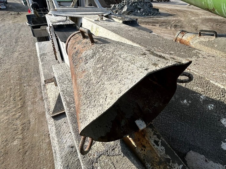 #2237-•-2006-mack-tri-axle-concrete-placement-truck-image-27