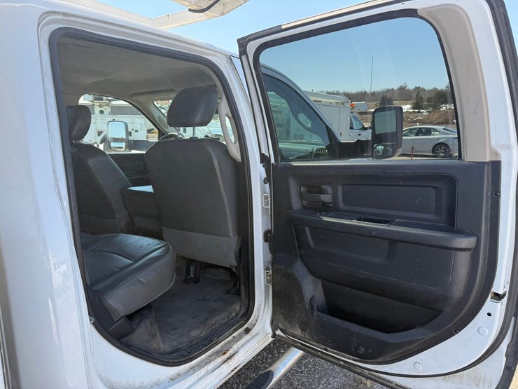 #1063-•-2014-ram-5500-heavy-duty-service-truck-image-18